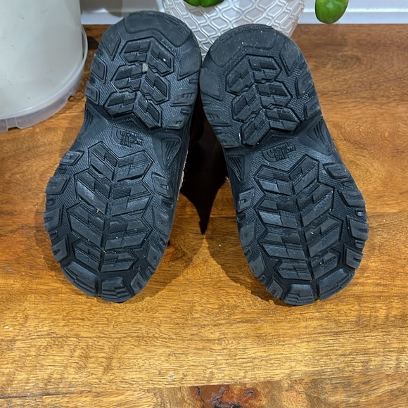 The North Face Kids Brown and Black Boots with Red Laces - Picture 2 of 2
